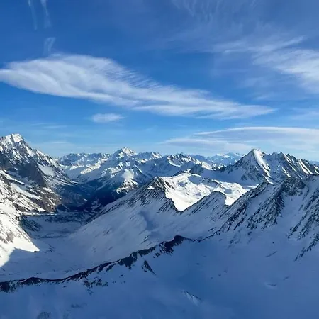 L’éterlou Au Pied Des Pistes, Vue Montagne *