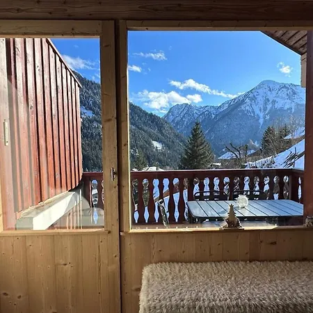 L’éterlou Au Pied Des Pistes, Vue Montagne *