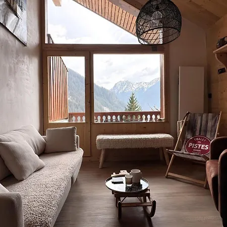 L’éterlou Au Pied Des Pistes, Vue Montagne *