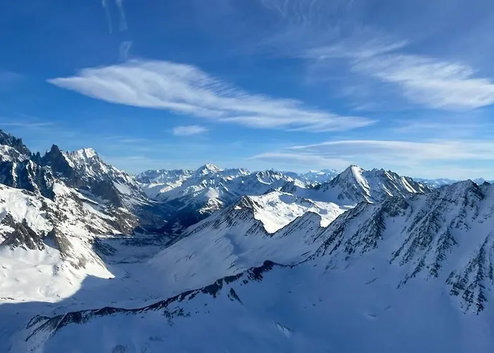 L’éterlou Au Pied Des Pistes, Vue Montagne *